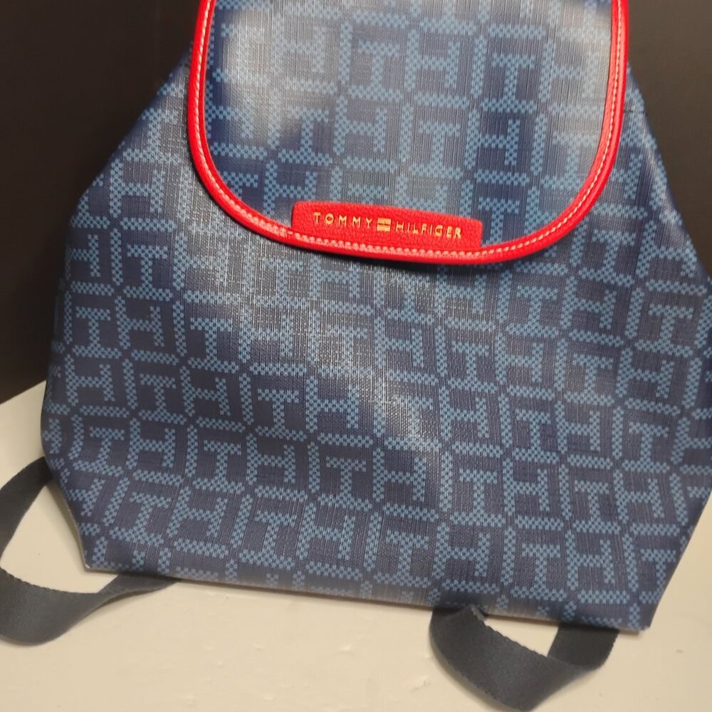 Tommy Hilfiger Dianna II Large Flap Backpack - Picture 4 of 8
